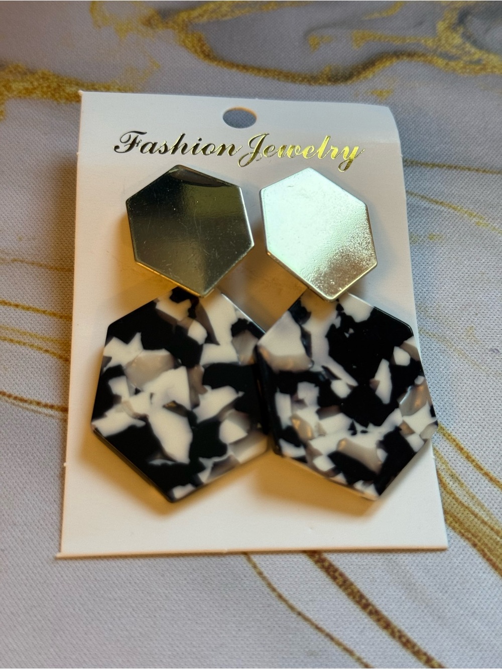 Fashion Jewelry Black and White Hexagonal Resin Drop Earrings